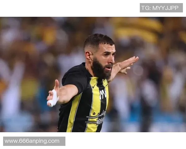 低调自律的足球明星如何在赛场与生活中保持平衡与专注 低调自律的足球明星如何在赛场与生活中保持平衡与专注