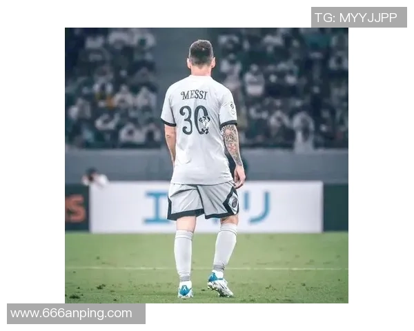 足球员帅气风采尽显赛场魅力引领时尚潮流