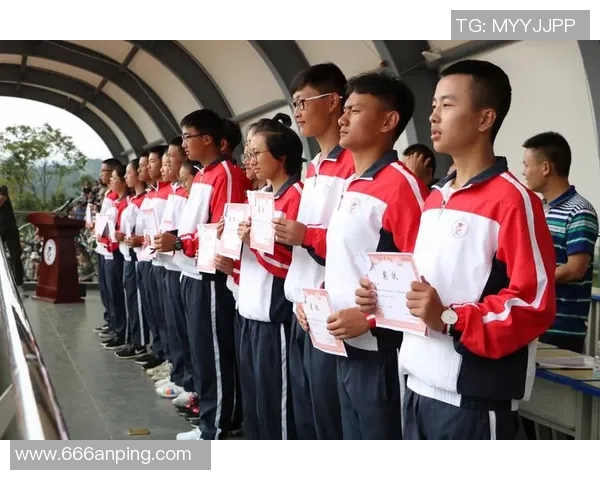 张云龙昔日足球场上的英姿与激情瞬间回顾