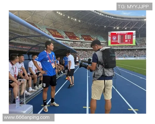 足球员直播新体验球迷互动与赛事分析的完美结合 足球员直播新体验球迷互动与赛事分析的完美结合